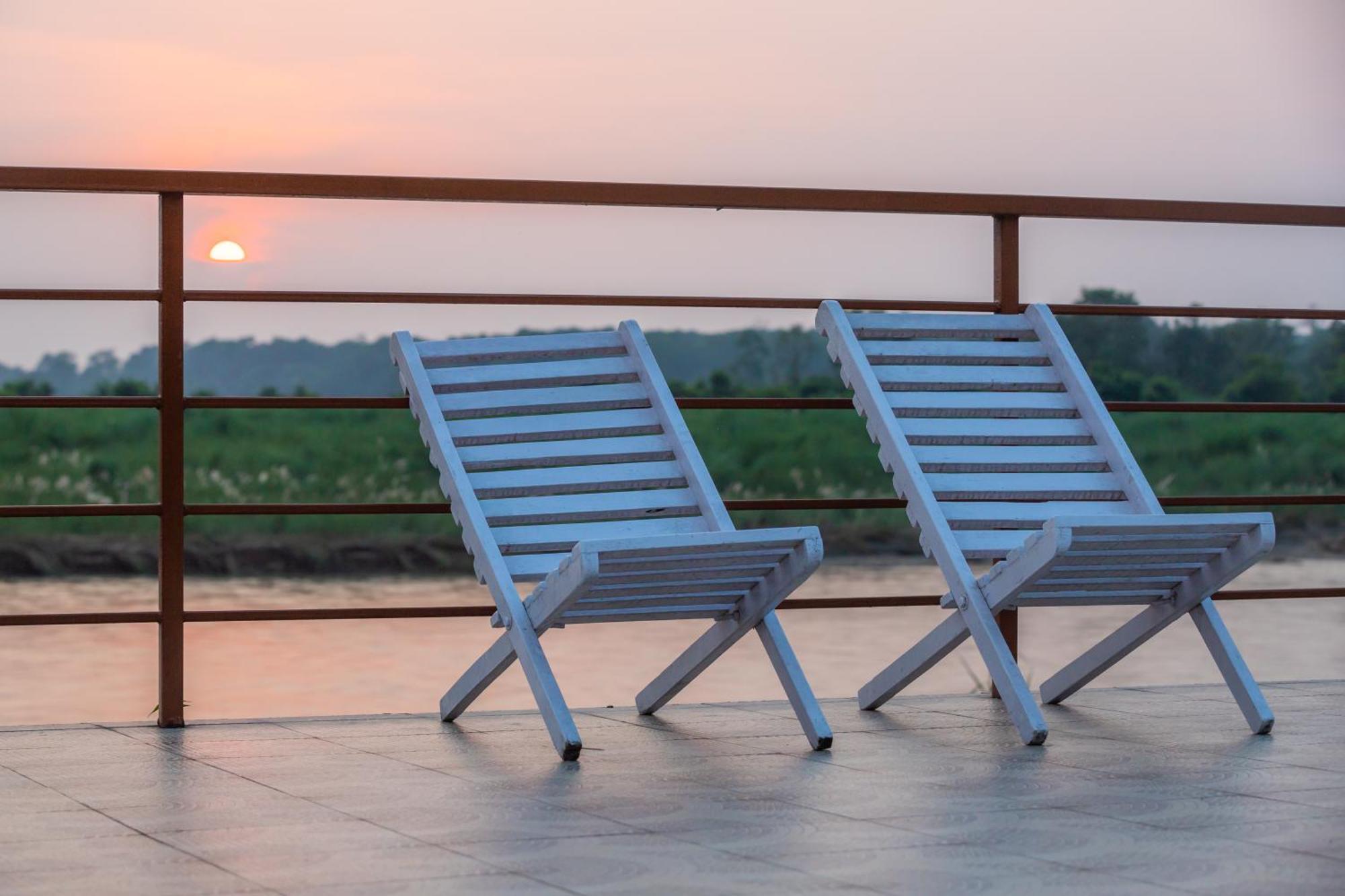 Park Safari Resort, Chitwan National Park Luaran gambar