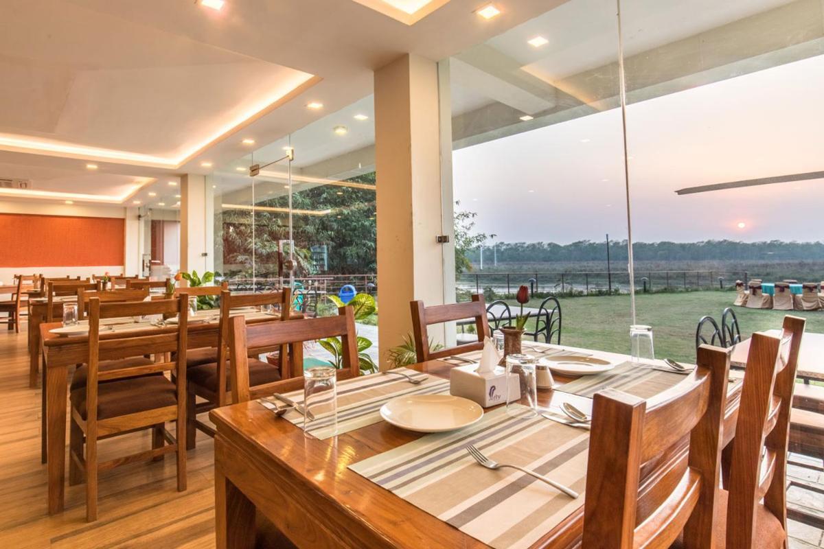 Park Safari Resort, Chitwan National Park Luaran gambar